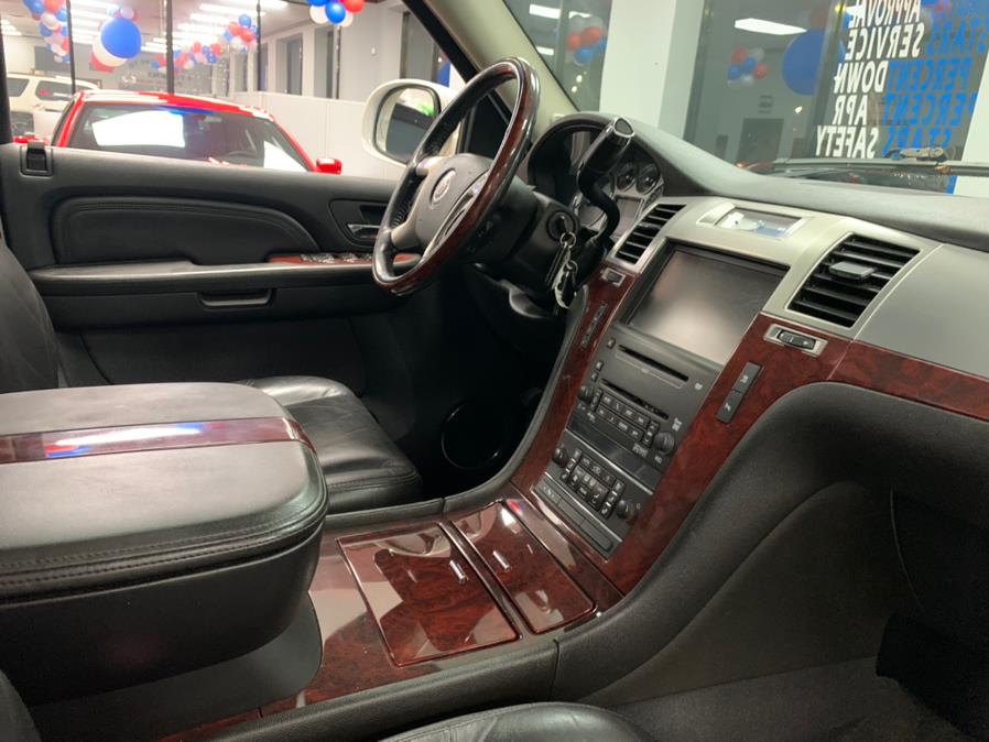 2009 Cadillac Escalade AWD 4dr, available for sale in Inwood, New York | 5 Towns Drive. Inwood, New York 2009 Cadillac Escalade AWD 4dr, available for sale in Inwood, New York | 5 Towns Drive. Inwood, New York