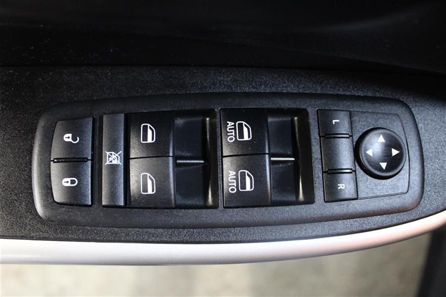 2018 Jeep Cherokee LATITUDE PLUS, available for sale in Paterson, New Jersey | Fast Track Motors. Paterson, New Jersey 2018 Jeep Cherokee LATITUDE PLUS, available for sale in Paterson, New Jersey | Fast Track Motors. Paterson, New Jersey