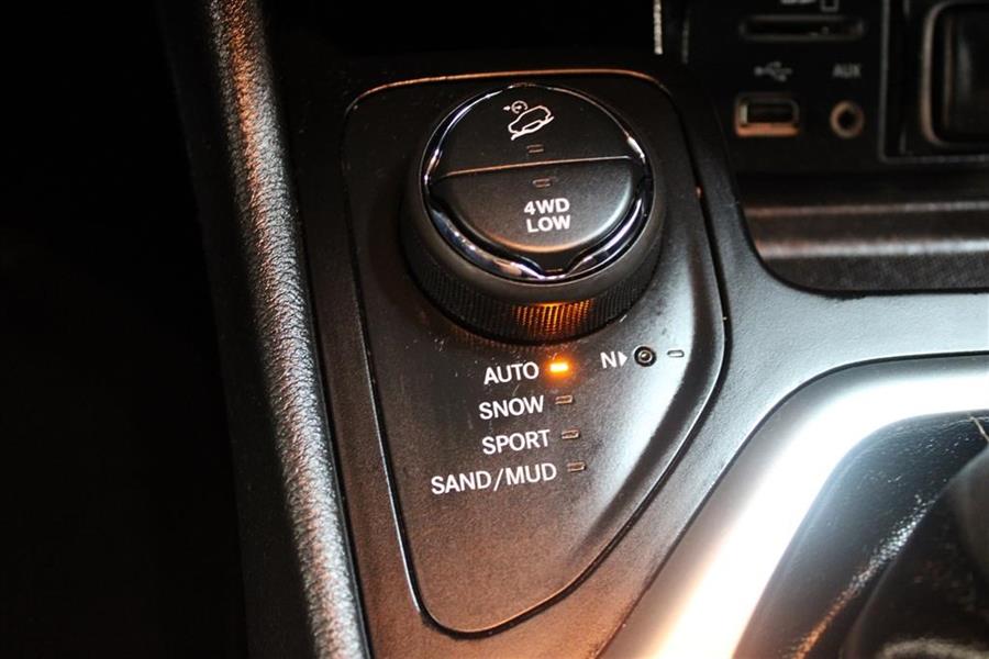 2018 Jeep Cherokee LATITUDE PLUS, available for sale in Paterson, New Jersey | Fast Track Motors. Paterson, New Jersey 2018 Jeep Cherokee LATITUDE PLUS, available for sale in Paterson, New Jersey | Fast Track Motors. Paterson, New Jersey