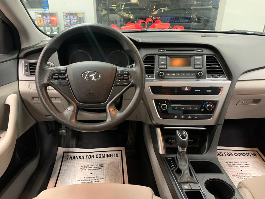 2017 Hyundai Sonata SE 2.4L, available for sale in Inwood, New York | 5 Towns Drive. Inwood, New York 2017 Hyundai Sonata SE 2.4L, available for sale in Inwood, New York | 5 Towns Drive. Inwood, New York