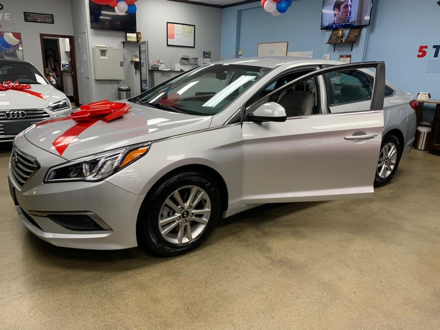 2017 Hyundai Sonata SE 2.4L, available for sale in Inwood, New York | 5 Towns Drive. Inwood, New York 2017 Hyundai Sonata SE 2.4L, available for sale in Inwood, New York | 5 Towns Drive. Inwood, New York