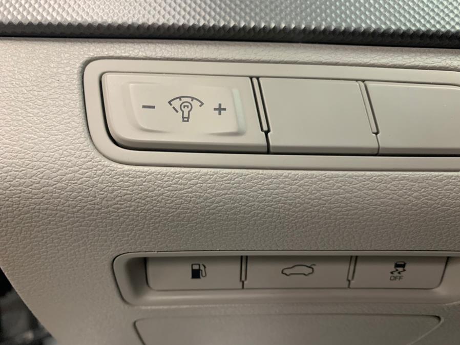 2017 Hyundai Sonata SE 2.4L, available for sale in Inwood, New York | 5 Towns Drive. Inwood, New York 2017 Hyundai Sonata SE 2.4L, available for sale in Inwood, New York | 5 Towns Drive. Inwood, New York