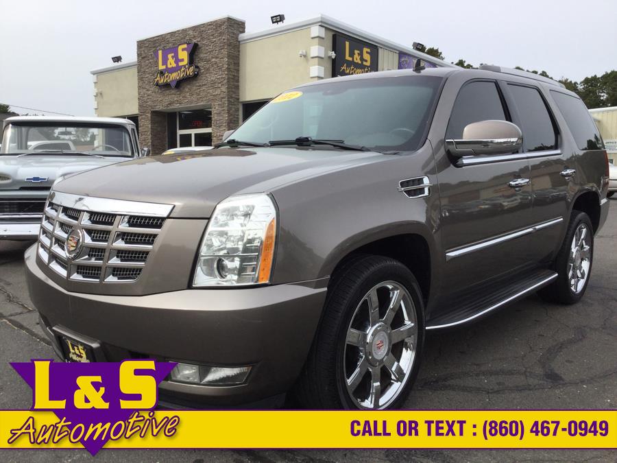 2012 Cadillac Escalade AWD 4dr Luxury, available for sale in Plantsville, Connecticut | L&S Automotive LLC. Plantsville, Connecticut