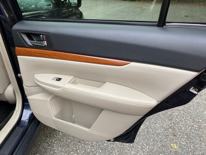 Used Subaru Outback 4dr Wgn H4 Auto 2.5i Limited 2013 | Union Street Auto Sales. West Springfield, Massachusetts Used Subaru Outback 4dr Wgn H4 Auto 2.5i Limited 2013 | Union Street Auto Sales. West Springfield, Massachusetts