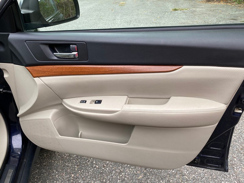 Used Subaru Outback 4dr Wgn H4 Auto 2.5i Limited 2013 | Union Street Auto Sales. West Springfield, Massachusetts Used Subaru Outback 4dr Wgn H4 Auto 2.5i Limited 2013 | Union Street Auto Sales. West Springfield, Massachusetts