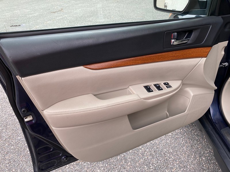 Used Subaru Outback 4dr Wgn H4 Auto 2.5i Limited 2013 | Union Street Auto Sales. West Springfield, Massachusetts Used Subaru Outback 4dr Wgn H4 Auto 2.5i Limited 2013 | Union Street Auto Sales. West Springfield, Massachusetts
