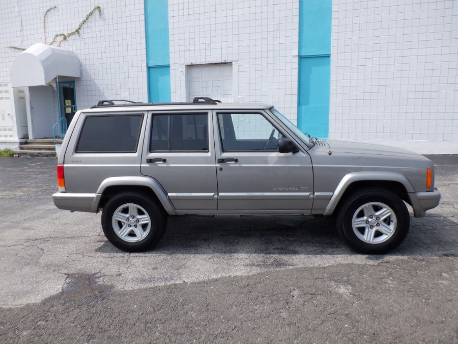 2001 Jeep Cherokee 4dr Limited 4WD, available for sale in Milford, Connecticut | Dealertown Auto Wholesalers. Milford, Connecticut