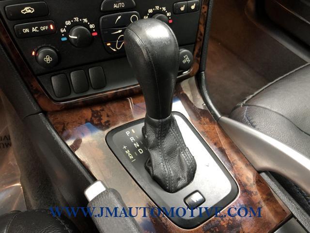 2005 Volvo Xc70 2.5L Turbo AWD w/Sunroof, available for sale in Naugatuck, Connecticut | J&M Automotive Sls&Svc LLC. Naugatuck, Connecticut 2005 Volvo Xc70 2.5L Turbo AWD w/Sunroof, available for sale in Naugatuck, Connecticut | J&M Automotive Sls&Svc LLC. Naugatuck, Connecticut