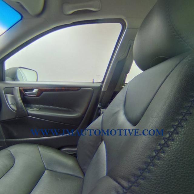 2005 Volvo Xc70 2.5L Turbo AWD w/Sunroof, available for sale in Naugatuck, Connecticut | J&M Automotive Sls&Svc LLC. Naugatuck, Connecticut 2005 Volvo Xc70 2.5L Turbo AWD w/Sunroof, available for sale in Naugatuck, Connecticut | J&M Automotive Sls&Svc LLC. Naugatuck, Connecticut