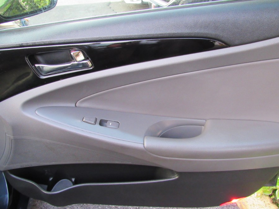 2011 Hyundai Sonata 4dr Sdn 2.4L Auto SE, available for sale in Middle Village, New York | Road Masters II INC. Middle Village, New York 2011 Hyundai Sonata 4dr Sdn 2.4L Auto SE, available for sale in Middle Village, New York | Road Masters II INC. Middle Village, New York