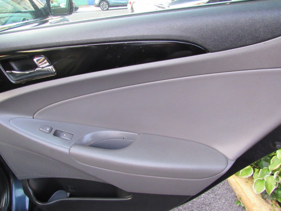 2011 Hyundai Sonata 4dr Sdn 2.4L Auto SE, available for sale in Middle Village, New York | Road Masters II INC. Middle Village, New York 2011 Hyundai Sonata 4dr Sdn 2.4L Auto SE, available for sale in Middle Village, New York | Road Masters II INC. Middle Village, New York