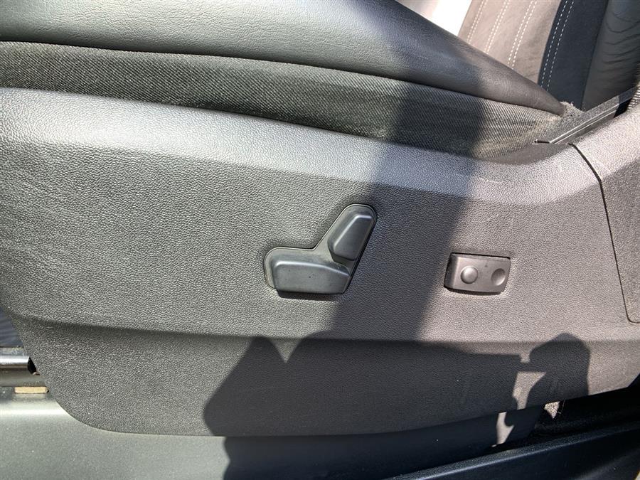 2014 Chrysler Town & Country 4dr Wgn Touring-L, available for sale in Stratford, Connecticut | Wiz Leasing Inc. Stratford, Connecticut 2014 Chrysler Town & Country 4dr Wgn Touring-L, available for sale in Stratford, Connecticut | Wiz Leasing Inc. Stratford, Connecticut