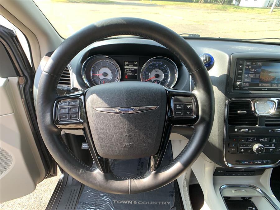 2014 Chrysler Town & Country 4dr Wgn Touring-L, available for sale in Stratford, Connecticut | Wiz Leasing Inc. Stratford, Connecticut 2014 Chrysler Town & Country 4dr Wgn Touring-L, available for sale in Stratford, Connecticut | Wiz Leasing Inc. Stratford, Connecticut