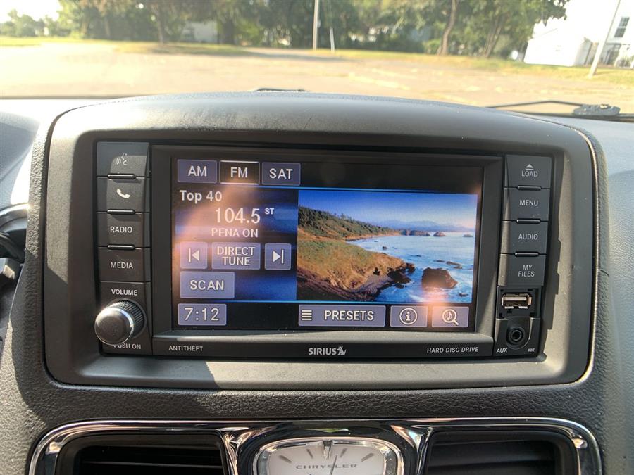 2014 Chrysler Town & Country 4dr Wgn Touring-L, available for sale in Stratford, Connecticut | Wiz Leasing Inc. Stratford, Connecticut 2014 Chrysler Town & Country 4dr Wgn Touring-L, available for sale in Stratford, Connecticut | Wiz Leasing Inc. Stratford, Connecticut