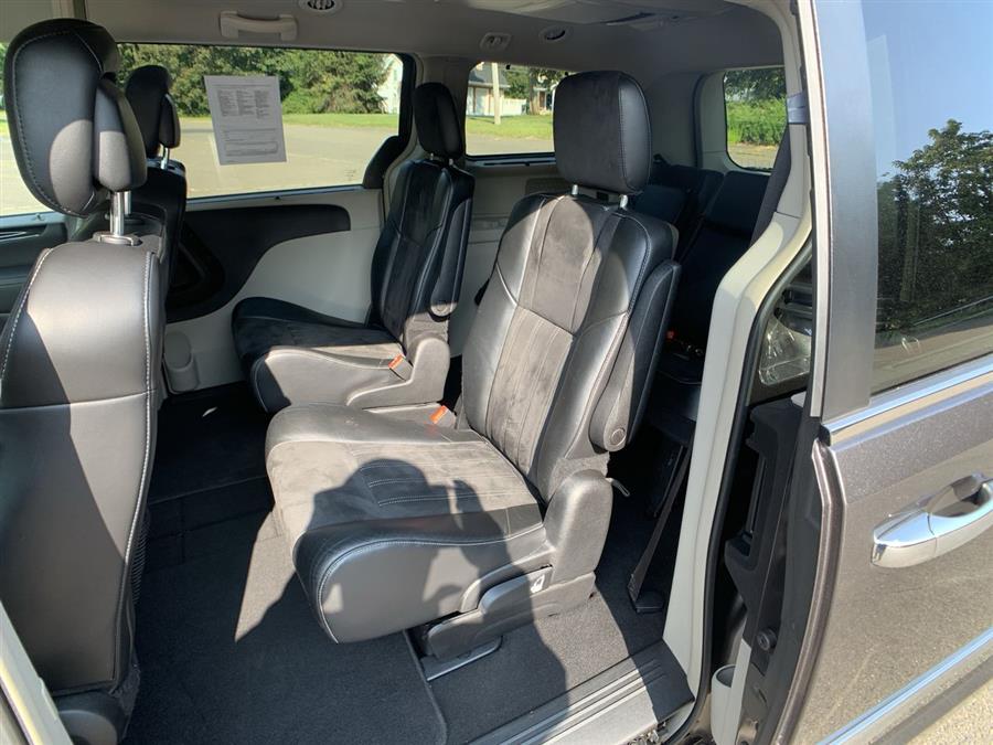 2014 Chrysler Town & Country 4dr Wgn Touring-L, available for sale in Stratford, Connecticut | Wiz Leasing Inc. Stratford, Connecticut 2014 Chrysler Town & Country 4dr Wgn Touring-L, available for sale in Stratford, Connecticut | Wiz Leasing Inc. Stratford, Connecticut