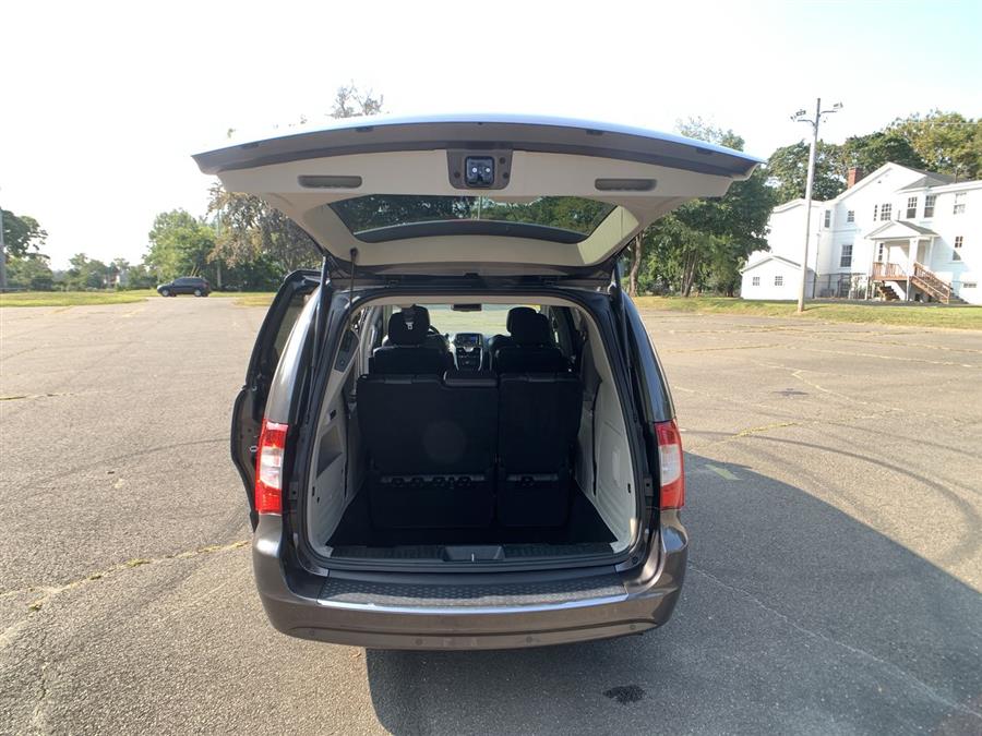 2014 Chrysler Town & Country 4dr Wgn Touring-L, available for sale in Stratford, Connecticut | Wiz Leasing Inc. Stratford, Connecticut 2014 Chrysler Town & Country 4dr Wgn Touring-L, available for sale in Stratford, Connecticut | Wiz Leasing Inc. Stratford, Connecticut