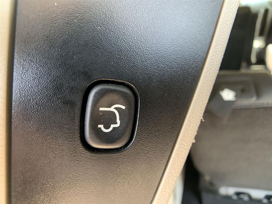 2014 Chrysler Town & Country 4dr Wgn Touring-L, available for sale in Stratford, Connecticut | Wiz Leasing Inc. Stratford, Connecticut 2014 Chrysler Town & Country 4dr Wgn Touring-L, available for sale in Stratford, Connecticut | Wiz Leasing Inc. Stratford, Connecticut