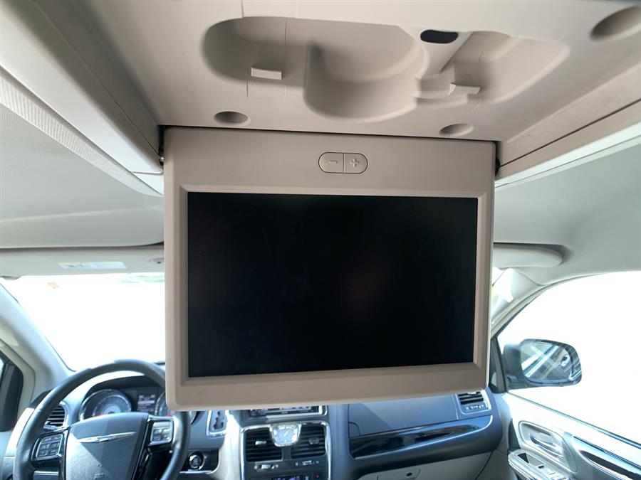 2014 Chrysler Town & Country 4dr Wgn Touring-L, available for sale in Stratford, Connecticut | Wiz Leasing Inc. Stratford, Connecticut 2014 Chrysler Town & Country 4dr Wgn Touring-L, available for sale in Stratford, Connecticut | Wiz Leasing Inc. Stratford, Connecticut