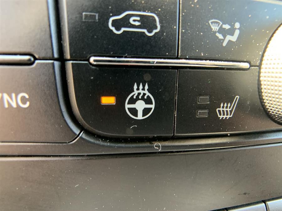 2014 Chrysler Town & Country 4dr Wgn Touring-L, available for sale in Stratford, Connecticut | Wiz Leasing Inc. Stratford, Connecticut 2014 Chrysler Town & Country 4dr Wgn Touring-L, available for sale in Stratford, Connecticut | Wiz Leasing Inc. Stratford, Connecticut