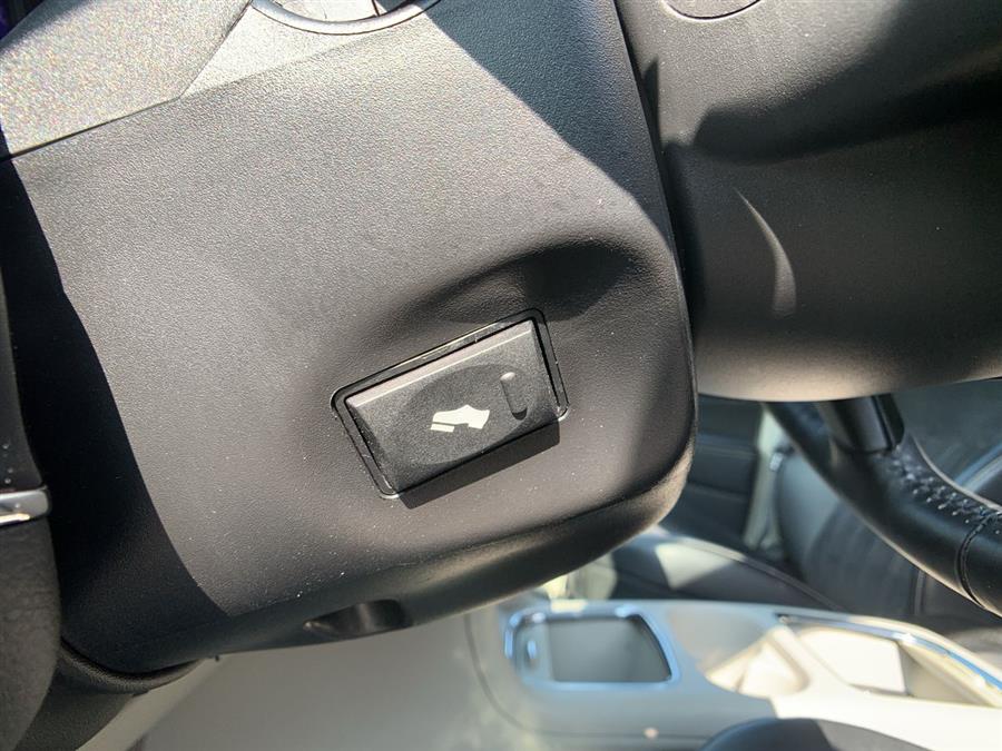 2014 Chrysler Town & Country 4dr Wgn Touring-L, available for sale in Stratford, Connecticut | Wiz Leasing Inc. Stratford, Connecticut 2014 Chrysler Town & Country 4dr Wgn Touring-L, available for sale in Stratford, Connecticut | Wiz Leasing Inc. Stratford, Connecticut