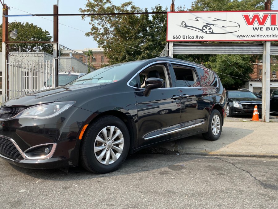 2017 Chrysler Pacifica Touring-L 4dr Wgn, available for sale in Brooklyn, New York | Wide World Inc. Brooklyn, New York