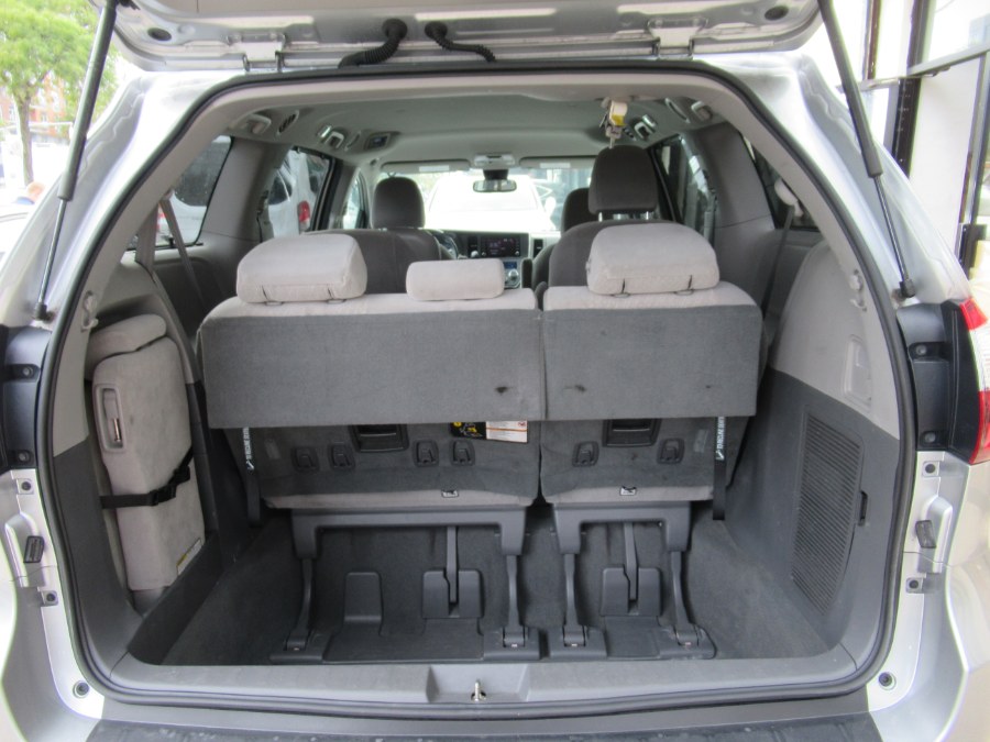 2019 Toyota Sienna LE FWD 8-Passenger (Natl), available for sale in Woodside, New York | Pepmore Auto Sales Inc.. Woodside, New York 2019 Toyota Sienna LE FWD 8-Passenger (Natl), available for sale in Woodside, New York | Pepmore Auto Sales Inc.. Woodside, New York