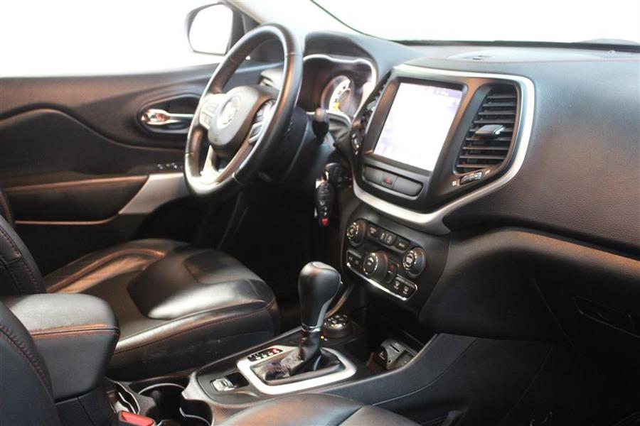 2017 Jeep Cherokee TRAILHAWK, available for sale in Paterson, New Jersey | Fast Track Motors. Paterson, New Jersey 2017 Jeep Cherokee TRAILHAWK, available for sale in Paterson, New Jersey | Fast Track Motors. Paterson, New Jersey