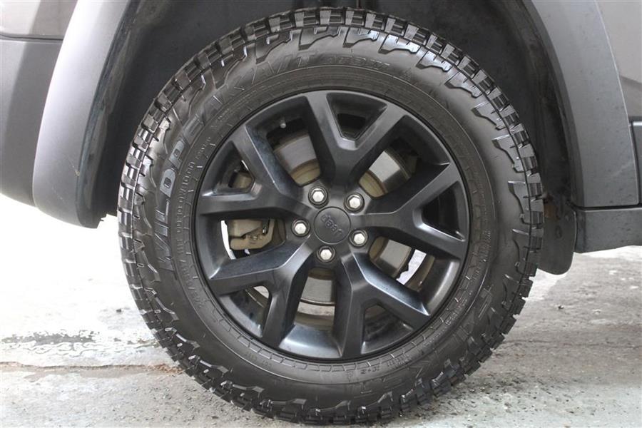 2017 Jeep Cherokee TRAILHAWK, available for sale in Paterson, New Jersey | Fast Track Motors. Paterson, New Jersey 2017 Jeep Cherokee TRAILHAWK, available for sale in Paterson, New Jersey | Fast Track Motors. Paterson, New Jersey