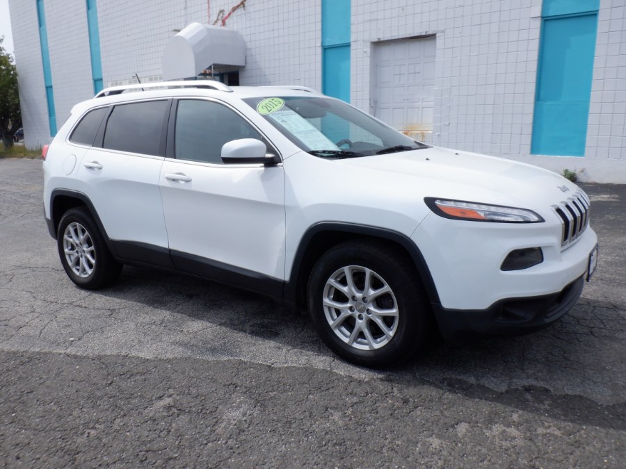 2015 Jeep Cherokee FWD 4dr Latitude, available for sale in Milford, Connecticut | Dealertown Auto Wholesalers. Milford, Connecticut