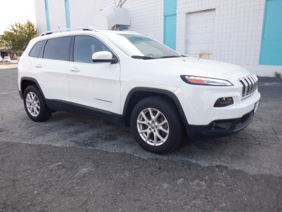 2017 Jeep Cherokee Latitude 4x4, available for sale in Milford, Connecticut | Dealertown Auto Wholesalers. Milford, Connecticut