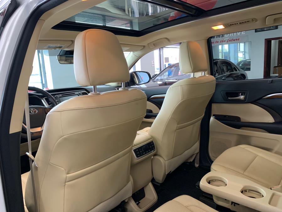 2018 Toyota Highlander Limited V6 AWD (Natl), available for sale in Inwood, New York | 5 Towns Drive. Inwood, New York 2018 Toyota Highlander Limited V6 AWD (Natl), available for sale in Inwood, New York | 5 Towns Drive. Inwood, New York