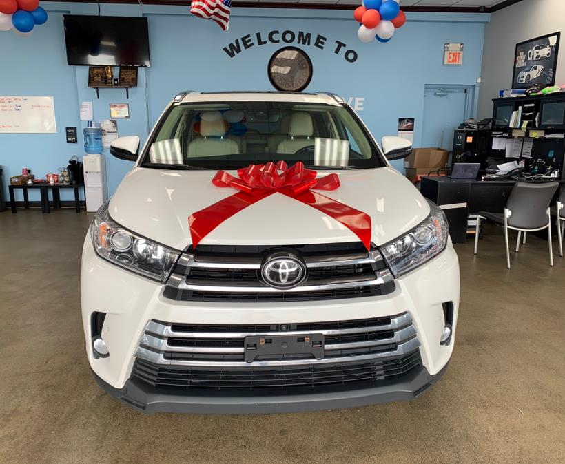 2018 Toyota Highlander Limited V6 AWD (Natl), available for sale in Inwood, New York | 5 Towns Drive. Inwood, New York 2018 Toyota Highlander Limited V6 AWD (Natl), available for sale in Inwood, New York | 5 Towns Drive. Inwood, New York