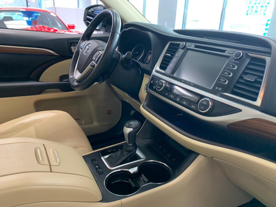 2018 Toyota Highlander Limited V6 AWD (Natl), available for sale in Inwood, New York | 5 Towns Drive. Inwood, New York 2018 Toyota Highlander Limited V6 AWD (Natl), available for sale in Inwood, New York | 5 Towns Drive. Inwood, New York