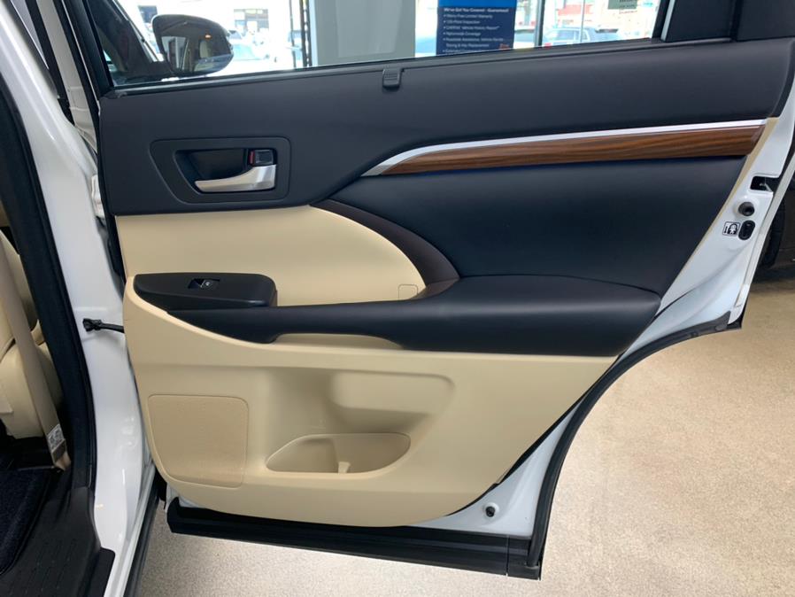 2018 Toyota Highlander Limited V6 AWD (Natl), available for sale in Inwood, New York | 5 Towns Drive. Inwood, New York 2018 Toyota Highlander Limited V6 AWD (Natl), available for sale in Inwood, New York | 5 Towns Drive. Inwood, New York