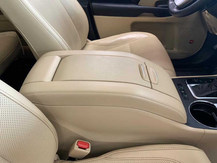 2018 Toyota Highlander Limited V6 AWD (Natl), available for sale in Inwood, New York | 5 Towns Drive. Inwood, New York 2018 Toyota Highlander Limited V6 AWD (Natl), available for sale in Inwood, New York | 5 Towns Drive. Inwood, New York