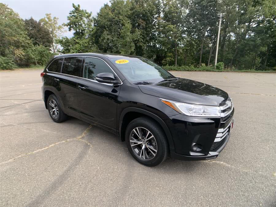 2017 Toyota Highlander LE Plus V6 AWD (Natl), available for sale in Stratford, Connecticut | Wiz Leasing Inc. Stratford, Connecticut