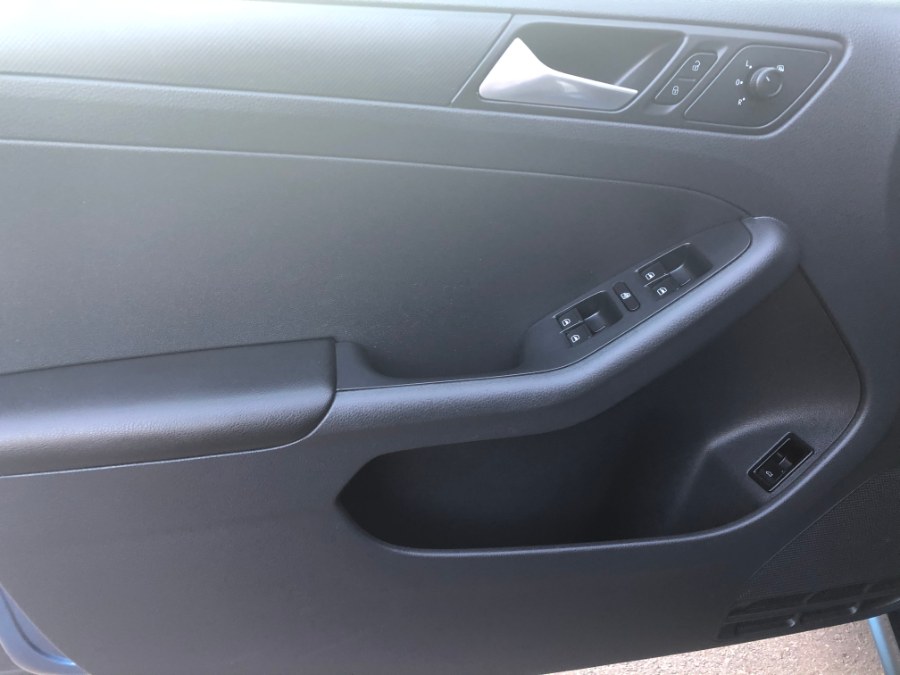 2015 Volkswagen Jetta Sedan 4dr Auto 2.0L S, available for sale in Bristol, Connecticut | Bristol Auto Center LLC. Bristol, Connecticut 2015 Volkswagen Jetta Sedan 4dr Auto 2.0L S, available for sale in Bristol, Connecticut | Bristol Auto Center LLC. Bristol, Connecticut