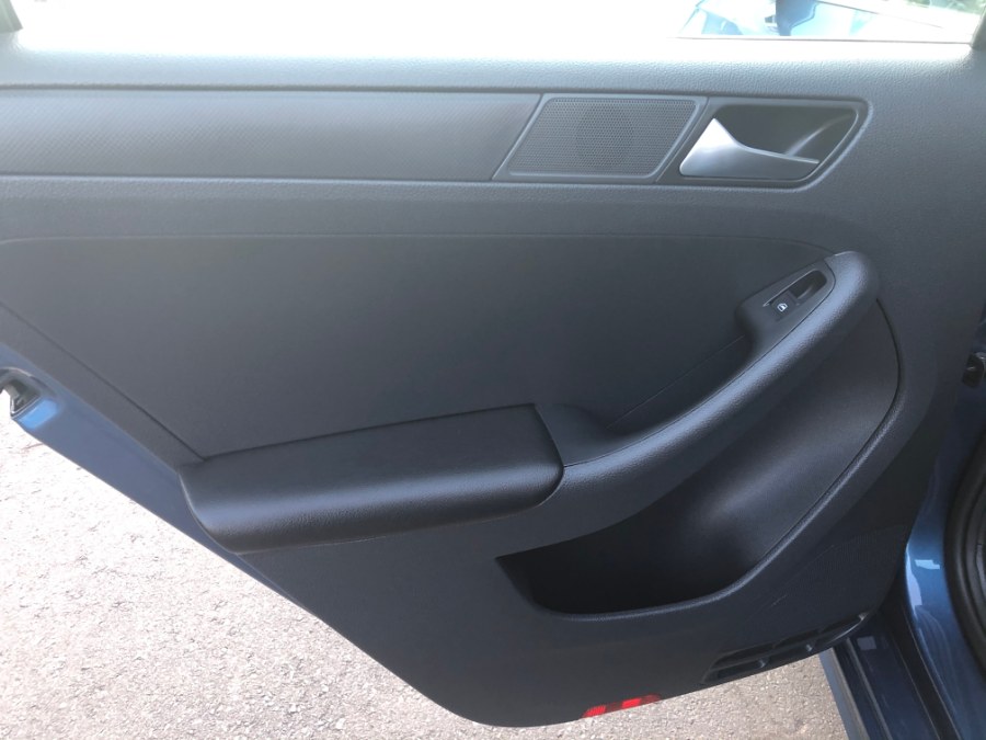 2015 Volkswagen Jetta Sedan 4dr Auto 2.0L S, available for sale in Bristol, Connecticut | Bristol Auto Center LLC. Bristol, Connecticut 2015 Volkswagen Jetta Sedan 4dr Auto 2.0L S, available for sale in Bristol, Connecticut | Bristol Auto Center LLC. Bristol, Connecticut