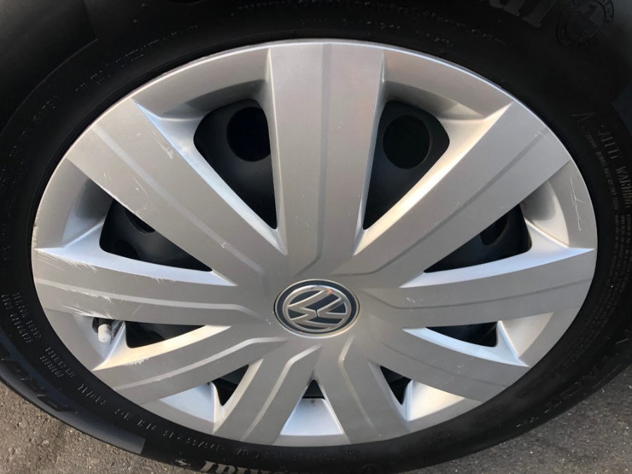 2015 Volkswagen Jetta Sedan 4dr Auto 2.0L S, available for sale in Bristol, Connecticut | Bristol Auto Center LLC. Bristol, Connecticut 2015 Volkswagen Jetta Sedan 4dr Auto 2.0L S, available for sale in Bristol, Connecticut | Bristol Auto Center LLC. Bristol, Connecticut