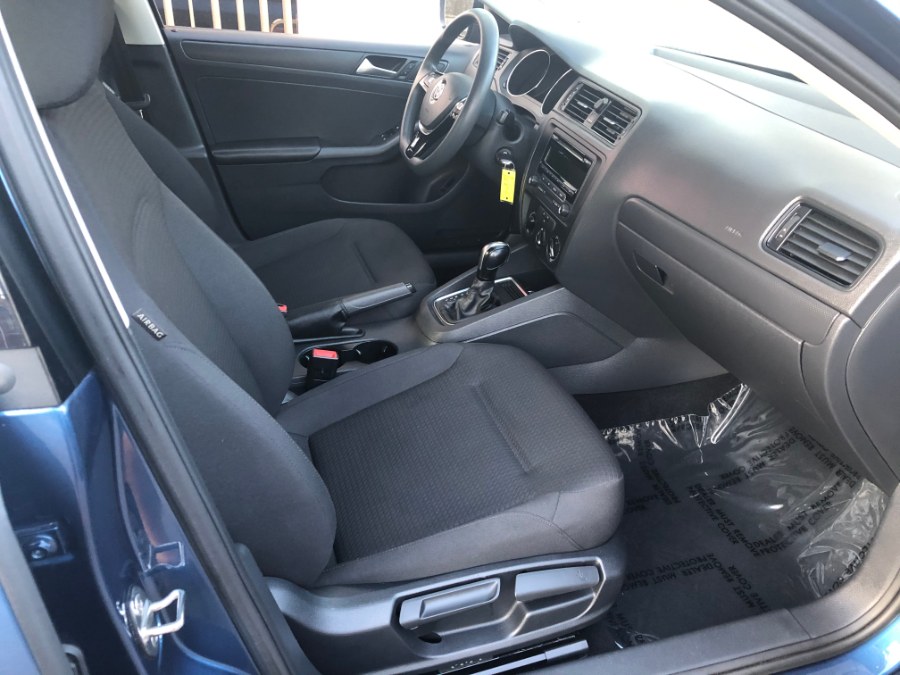 2015 Volkswagen Jetta Sedan 4dr Auto 2.0L S, available for sale in Bristol, Connecticut | Bristol Auto Center LLC. Bristol, Connecticut 2015 Volkswagen Jetta Sedan 4dr Auto 2.0L S, available for sale in Bristol, Connecticut | Bristol Auto Center LLC. Bristol, Connecticut
