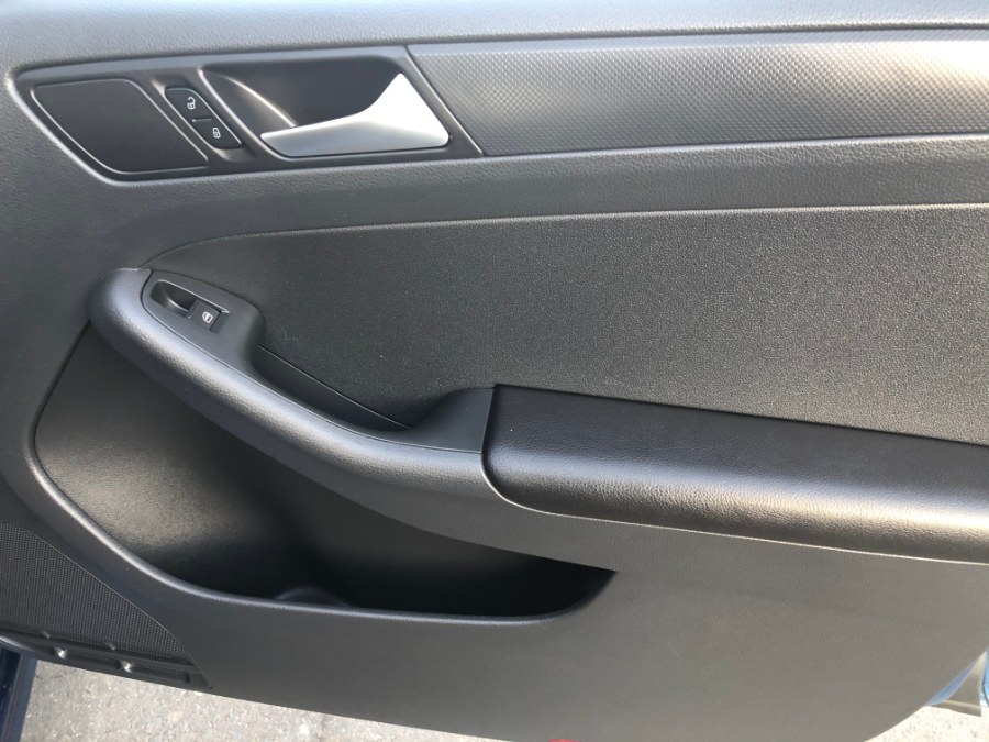 2015 Volkswagen Jetta Sedan 4dr Auto 2.0L S, available for sale in Bristol, Connecticut | Bristol Auto Center LLC. Bristol, Connecticut 2015 Volkswagen Jetta Sedan 4dr Auto 2.0L S, available for sale in Bristol, Connecticut | Bristol Auto Center LLC. Bristol, Connecticut
