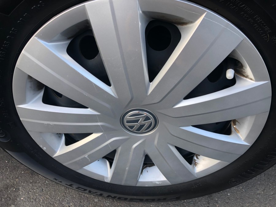 2015 Volkswagen Jetta Sedan 4dr Auto 2.0L S, available for sale in Bristol, Connecticut | Bristol Auto Center LLC. Bristol, Connecticut 2015 Volkswagen Jetta Sedan 4dr Auto 2.0L S, available for sale in Bristol, Connecticut | Bristol Auto Center LLC. Bristol, Connecticut