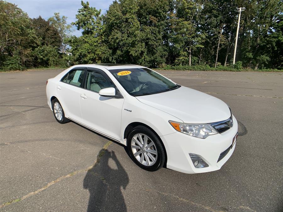 2014 Toyota Camry Hybrid 2014.5 4dr Sdn XLE (Natl), available for sale in Stratford, Connecticut | Wiz Leasing Inc. Stratford, Connecticut