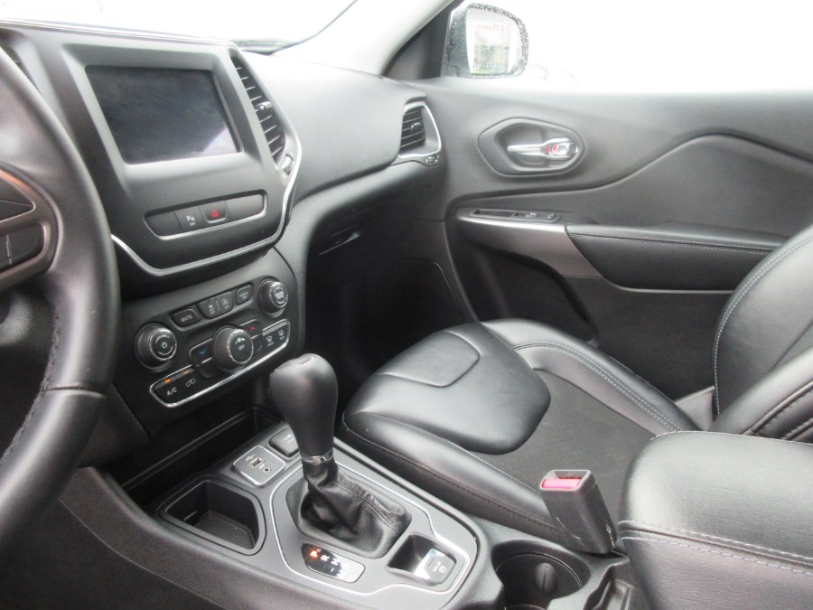 2019 Jeep Cherokee Latitude Plus FWD, available for sale in Linden, New Jersey | Route 27 Auto Mall. Linden, New Jersey 2019 Jeep Cherokee Latitude Plus FWD, available for sale in Linden, New Jersey | Route 27 Auto Mall. Linden, New Jersey