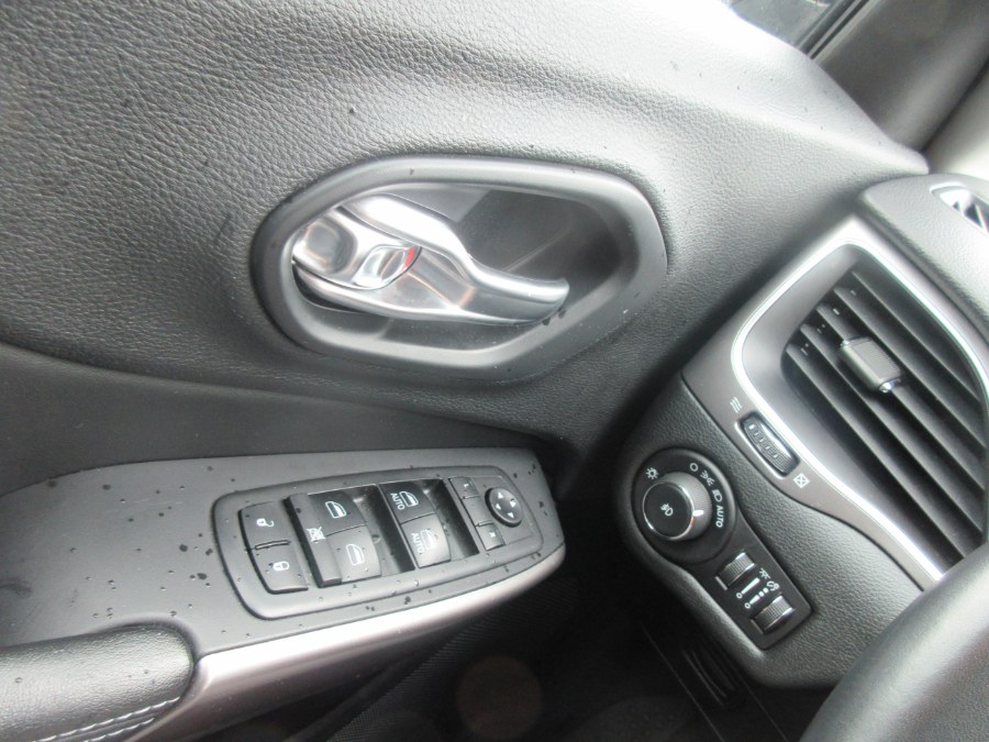 2019 Jeep Cherokee Latitude Plus FWD, available for sale in Linden, New Jersey | Route 27 Auto Mall. Linden, New Jersey 2019 Jeep Cherokee Latitude Plus FWD, available for sale in Linden, New Jersey | Route 27 Auto Mall. Linden, New Jersey