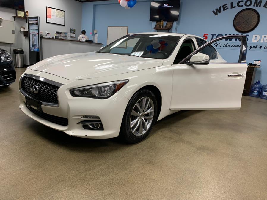 Used INFINITI Q50 3.0t Premium RWD 2017 | 5 Towns Drive. Inwood, New York Used INFINITI Q50 3.0t Premium RWD 2017 | 5 Towns Drive. Inwood, New York
