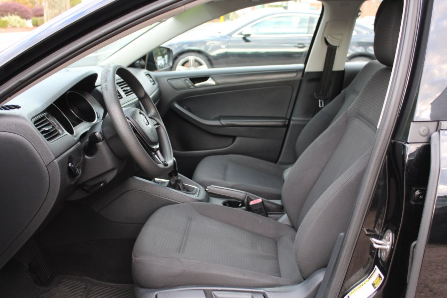 2015 Volkswagen Jetta Sedan 4dr Auto 2.0L S, available for sale in Manchester, Connecticut | Carsonmain LLC. Manchester, Connecticut 2015 Volkswagen Jetta Sedan 4dr Auto 2.0L S, available for sale in Manchester, Connecticut | Carsonmain LLC. Manchester, Connecticut