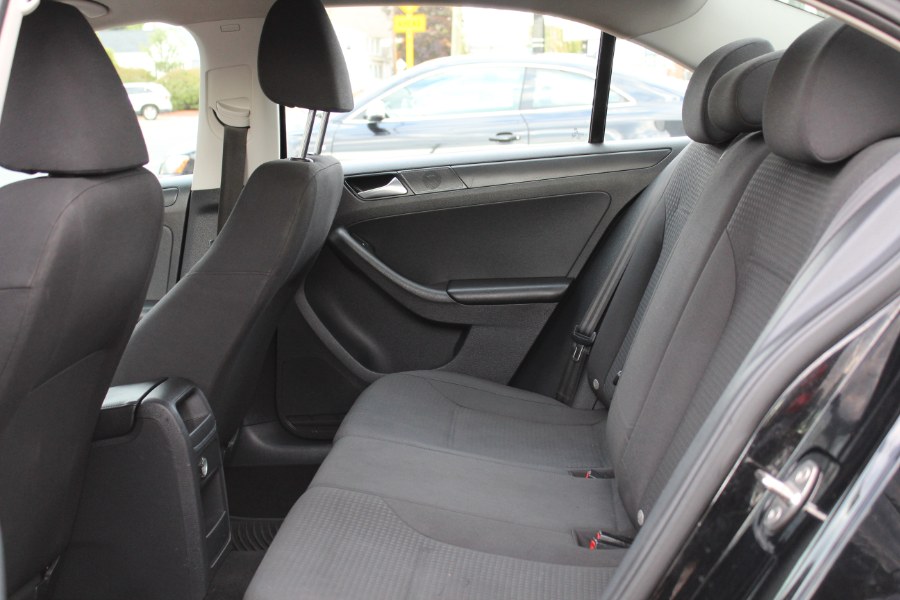 2015 Volkswagen Jetta Sedan 4dr Auto 2.0L S, available for sale in Manchester, Connecticut | Carsonmain LLC. Manchester, Connecticut 2015 Volkswagen Jetta Sedan 4dr Auto 2.0L S, available for sale in Manchester, Connecticut | Carsonmain LLC. Manchester, Connecticut