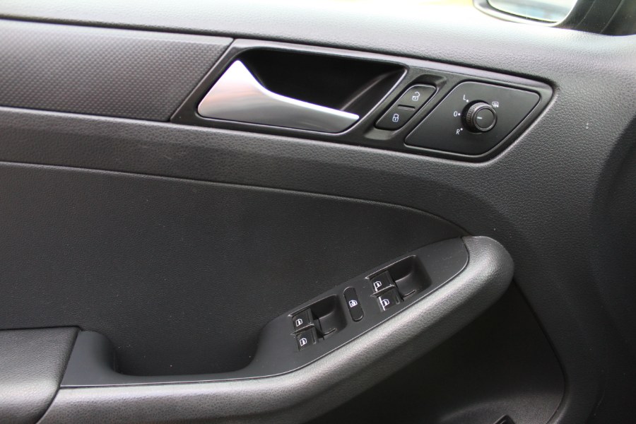 2015 Volkswagen Jetta Sedan 4dr Auto 2.0L S, available for sale in Manchester, Connecticut | Carsonmain LLC. Manchester, Connecticut 2015 Volkswagen Jetta Sedan 4dr Auto 2.0L S, available for sale in Manchester, Connecticut | Carsonmain LLC. Manchester, Connecticut