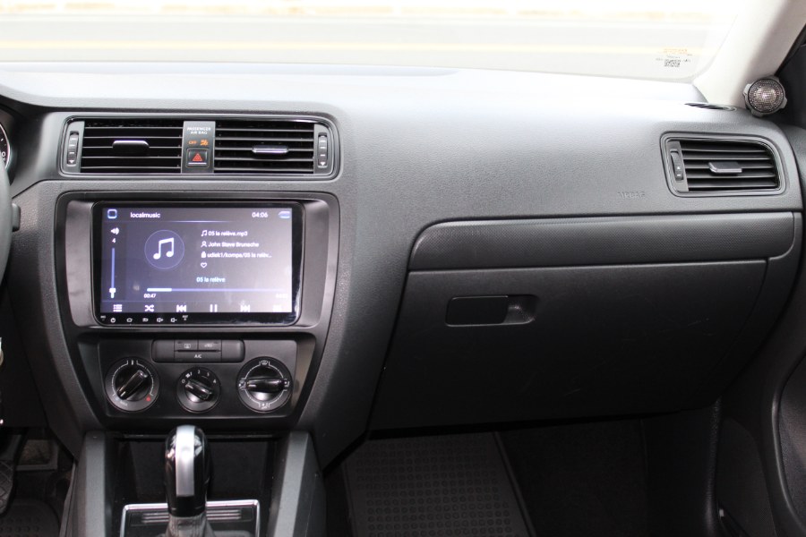 2015 Volkswagen Jetta Sedan 4dr Auto 2.0L S, available for sale in Manchester, Connecticut | Carsonmain LLC. Manchester, Connecticut 2015 Volkswagen Jetta Sedan 4dr Auto 2.0L S, available for sale in Manchester, Connecticut | Carsonmain LLC. Manchester, Connecticut
